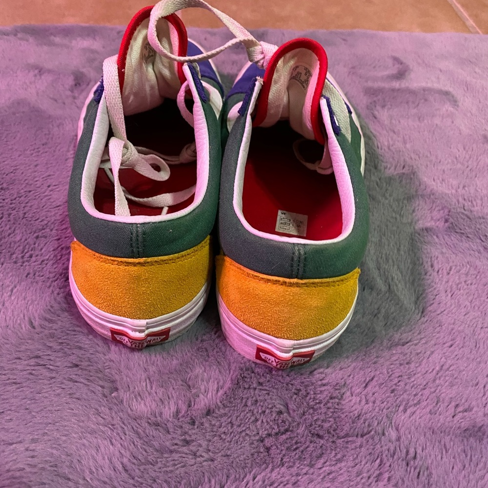 Colorful vans - Picture 3 of 4